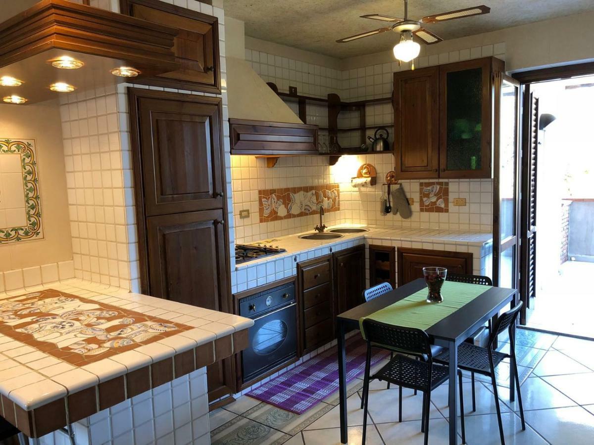 Adele'S Apartment - Mulinia Residence Ачиреале Екстериор снимка