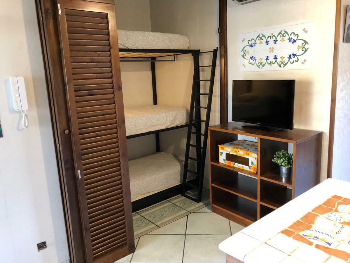Adele'S Apartment - Mulinia Residence Ачиреале Екстериор снимка